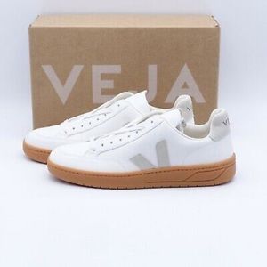 Like new Veja V12 mens 8 EU41 white gum sole (women’s 9.5 or 10)